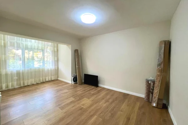 Shtepi me qera Apartament ne Tirane, 1+1, Mobilimi Bosh, pa mobiluar, Pagesa 45,000  Leke.