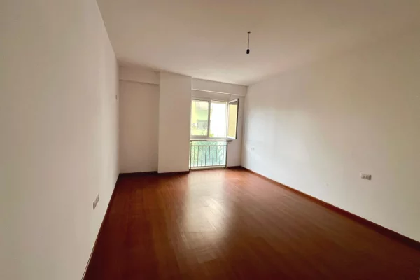 Shtepi me qera Apartament ne Tirane, 2+1, Mobilimi Bosh, pa mobiluar, Pagesa 650  Euro.