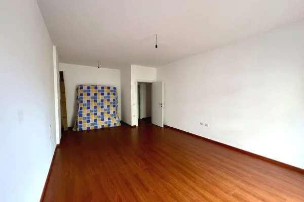 Shtepi me qera Apartament ne Tirane, 2+1, Mobilimi Bosh, pa mobiluar, Pagesa 650  Euro.