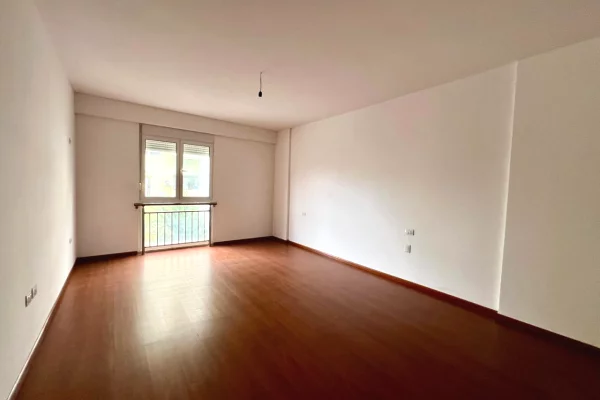 Shtepi me qera Apartament ne Tirane, 2+1, Mobilimi Bosh, pa mobiluar, Pagesa 650  Euro.