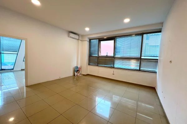 Ambient biznesi me qera 3+1 ne Tirane - 500 Euro