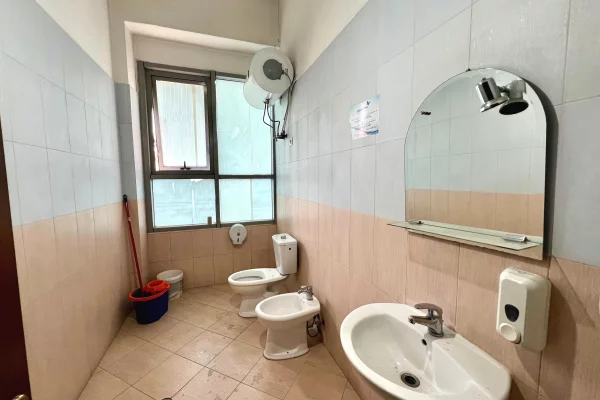Ambient biznesi me qera 3+1 ne Tirane - 500 Euro