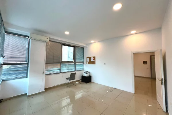 Ambient biznesi me qera 3+1 ne Tirane - 500 Euro