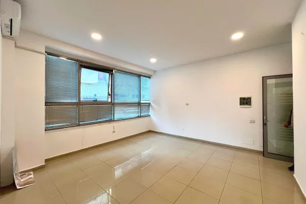 Qira, Ambient Biznesi “Pazari i Ri”, Tirane.