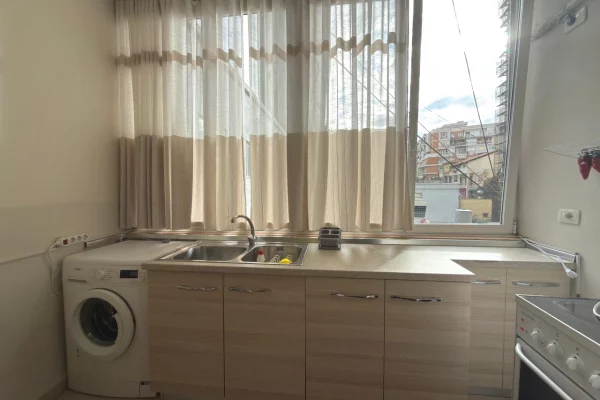 Shtepi me qera Apartament ne Tirane, 1+1, Mobilimi E mobiluar, Pagesa 600  Euro.