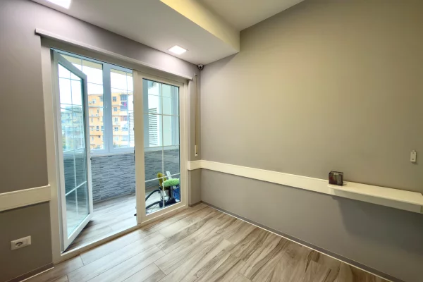 Ambient biznesi me qera 3+1 ne Tirane - 900 Euro