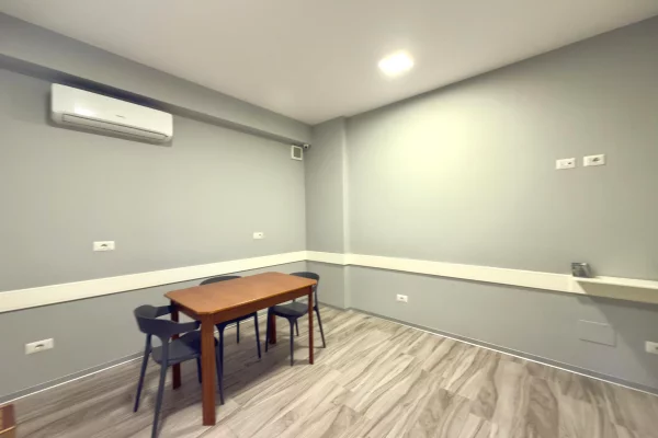 Ambient biznesi me qera 3+1 ne Tirane - 900 Euro