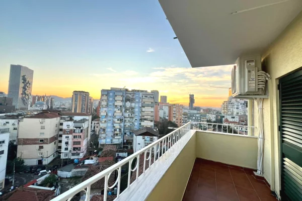 Shtepi me qera 3+1 ne Tirane - 1,200 Euro