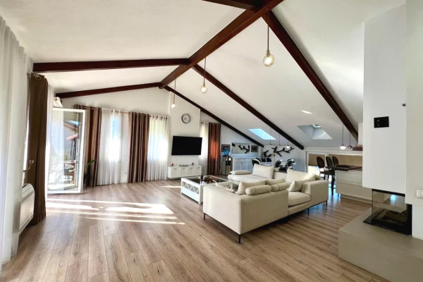 Shtepi me qera 3+1 ne Tirane - 2,200 Euro