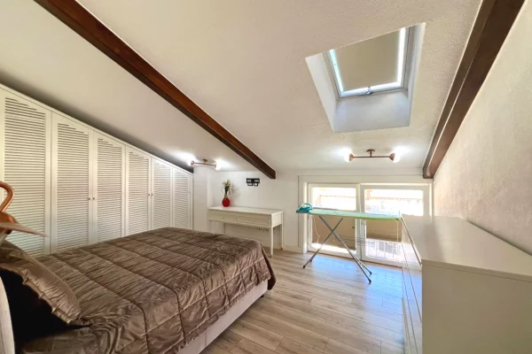 Shtepi me qera Penthose(kati i fundit panoramik) ne Tirane, 3+1, Mobilimi E mobiluar, Pagesa 2,200  Euro.