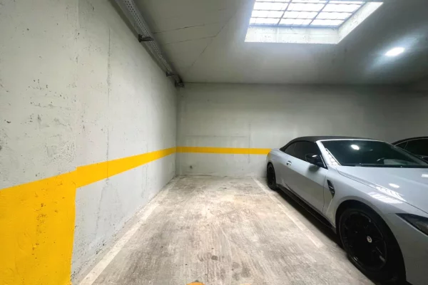 Ambiente Commerciale in Affitto 4+1 a Tirana - 100 Euro