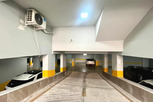 Ambiente Commerciale in Affitto 4+1 a Tirana - 100 Euro