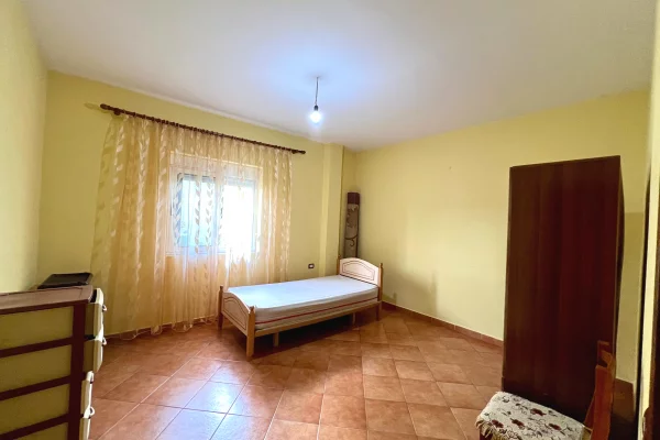 Shtepi me qera 2+1 ne Tirane - 35,000 Leke