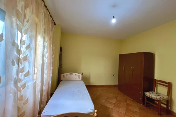 Shtepi me qera 2+1 ne Tirane - 35,000 Leke