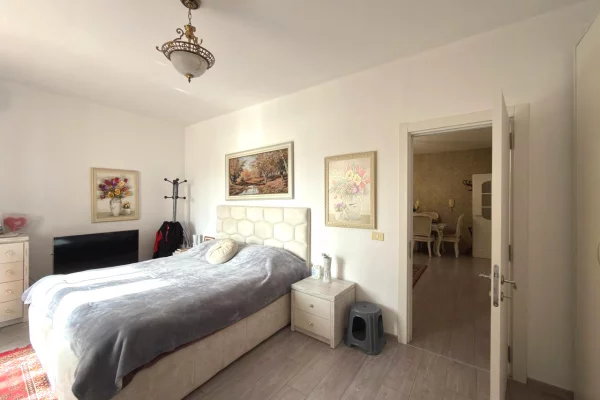 Shtepi ne shitje Apartament ne Tirane, 2+1, Mobilimi E mobiluar, Pagesa 260,000  Euro.