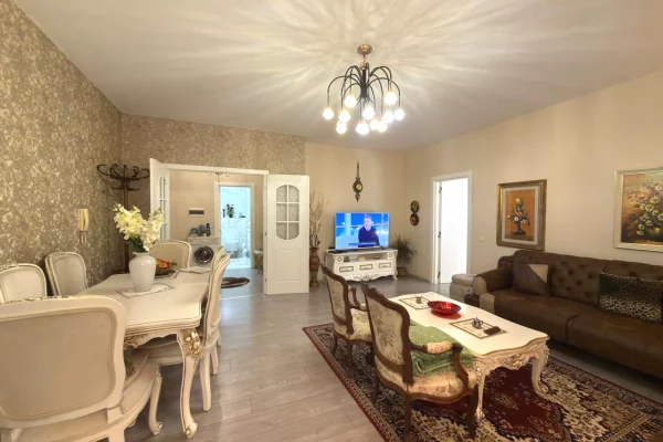 Shtepi ne shitje Apartament ne Tirane, 2+1, Mobilimi E mobiluar, Pagesa 260,000  Euro.