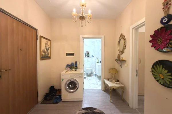 Shtepi ne shitje Apartament ne Tirane, 2+1, Mobilimi E mobiluar, Pagesa 260,000  Euro.