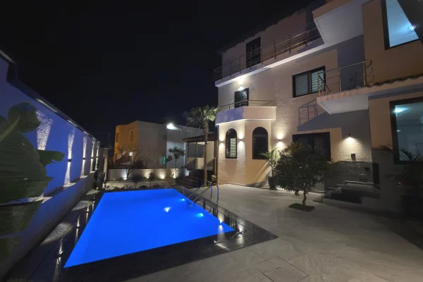 Shtepi ne shitje Vila Luksoze ne Tirane, 7+1, Mobilimi E mobiluar, Pagesa 2,000,000  Euro.