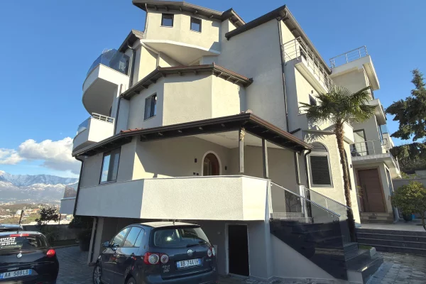 Shtepi ne shitje Vila Luksoze ne Tirane, 7+1, Mobilimi E mobiluar, Pagesa 2,000,000  Euro.