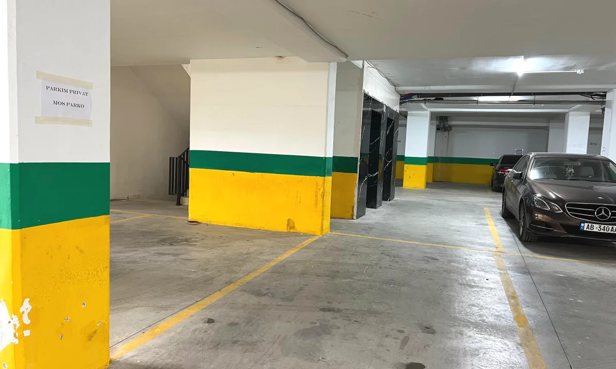 Shitet  Post Parkimi ”Ish Fusha e Aviacionit”- Tirane