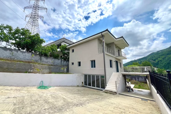 Luxury villas for sale in Tirana 3+1, In Part