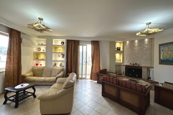 Qira, Apartament 2+1+2 Tualete ”Rruga e Barrikadave”, Tiranë.