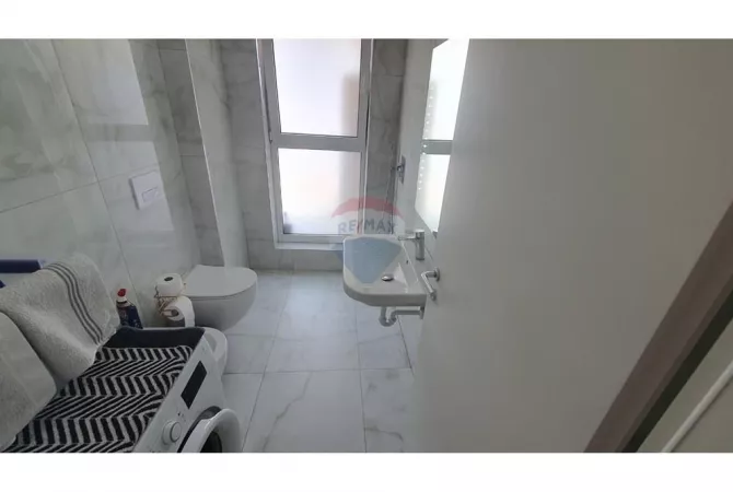 Shtepi ne shitje Apartament ne Tirane, 1+1, Mobilimi E mobiluar, Pagesa 142,000  Euro.