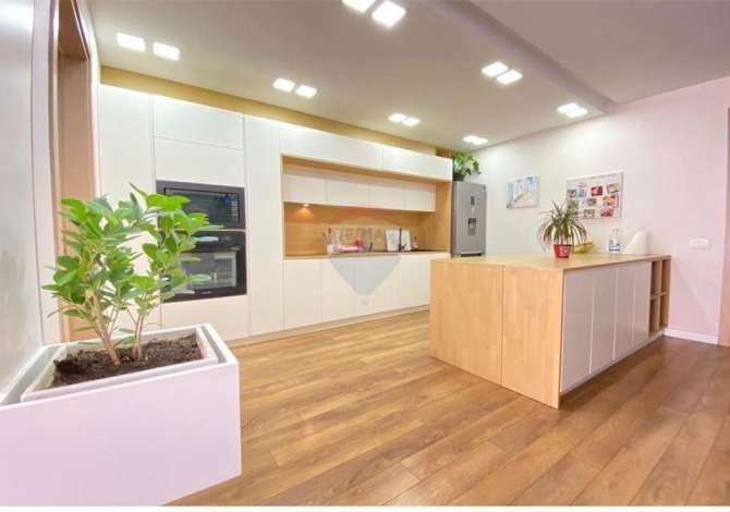 Shtepi me qera 2+1 ne Tirane - 800 Euro