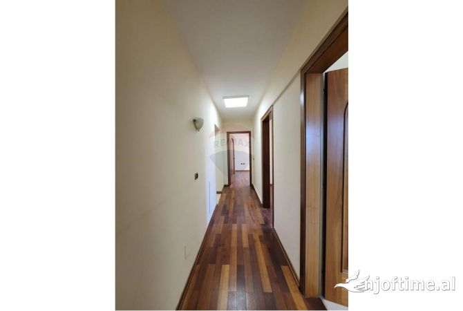 Ambient Zyre per qira ne Bllok, Kullat Binjake