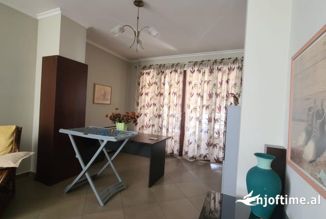 Shtepi me qera Apartament ne Tirane, 2+1, Mobilimi E mobiluar, Pagesa 600  Euro.