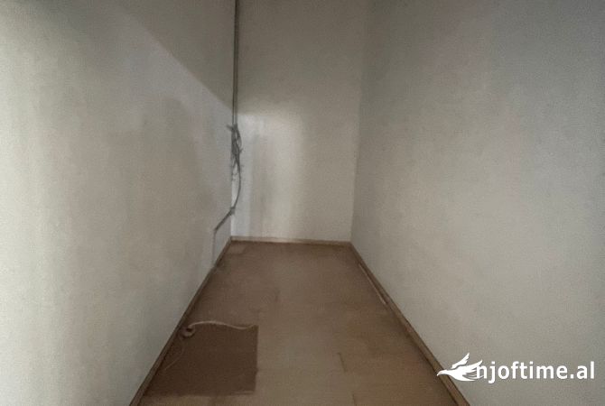 Qera,Magazine,Autostrada Tirane-Durres,4800euro/muaj!