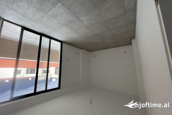 Shtepi ne shitje Apartament ne Tirane, 2+1, Mobilimi Bosh, pa mobiluar, Pagesa 135,000  Euro.