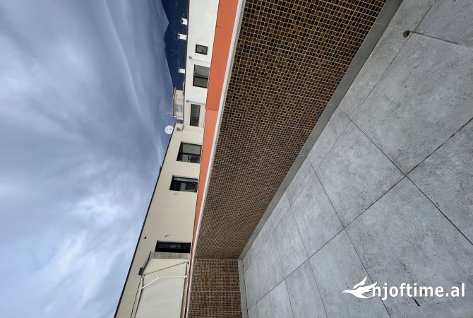 Shtepi ne shitje Apartament ne Tirane, 2+1, Mobilimi Bosh, pa mobiluar, Pagesa 135,000  Euro.