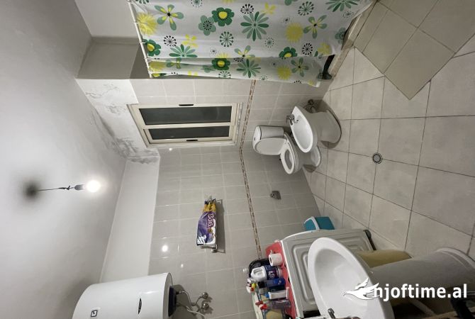 Shtepi ne shitje Apartament ne Tirane, 2+1, Mobilimi E mobiluar, Pagesa 133,000  Euro.