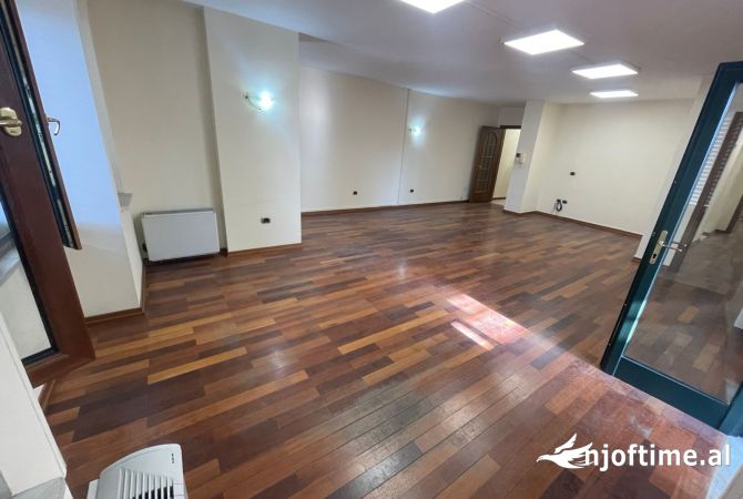 Ambient biznesi me qera 3+1 ne Tirane - 2,000 Euro