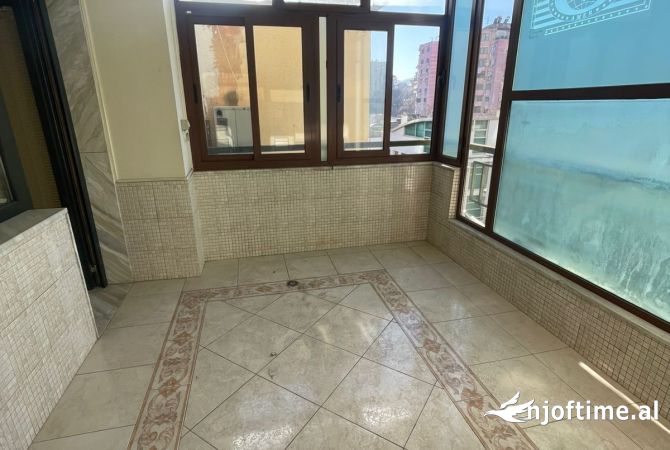 Ambient biznesi me qera 3+1 ne Tirane - 2,000 Euro