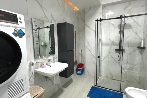 Shtepi ne shitje Apartament ne Tirane, 2+1, Mobilimi E mobiluar, Pagesa 15,600,000  Leke.