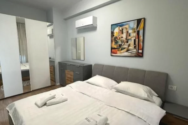 Shtepi ne shitje Apartament ne Tirane, 2+1, Mobilimi E mobiluar, Pagesa 15,600,000  Leke.