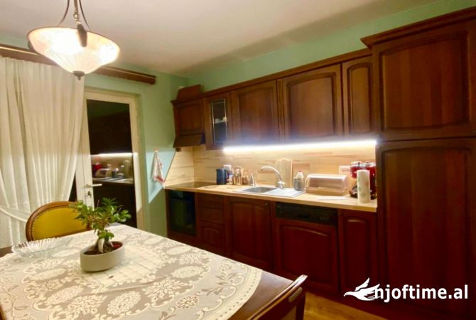 Shtepi me qera 2+1 ne Tirane - 750 Euro