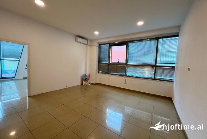 Ambient biznesi me qera 3+1 ne Tirane - 500 Euro