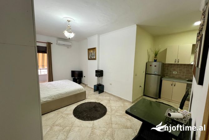 Shtepi me qera Garsoniere ne Tirane - 450 Euro