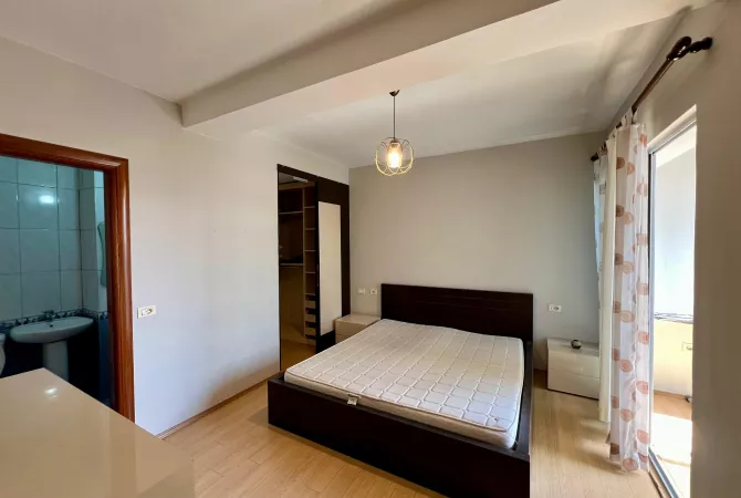 Shtepi me qera 2+1 ne Tirane - 700 Euro