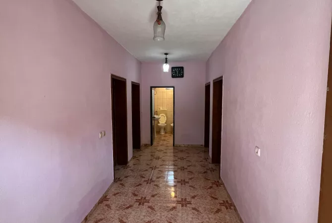 Shtepi ne shitje Shtepi Private ne Tirane, 3+1, Mobilimi Bosh, pa mobiluar, Pagesa 135,000  Euro.