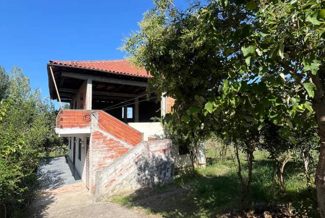 Shtepi ne shitje Shtepi Private ne Tirane, 3+1, Mobilimi Bosh, pa mobiluar, Pagesa 135,000  Euro.