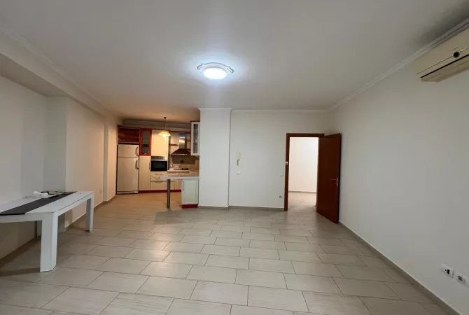 Shtepi me qera 2+1 ne Tirane - 1,000 Euro