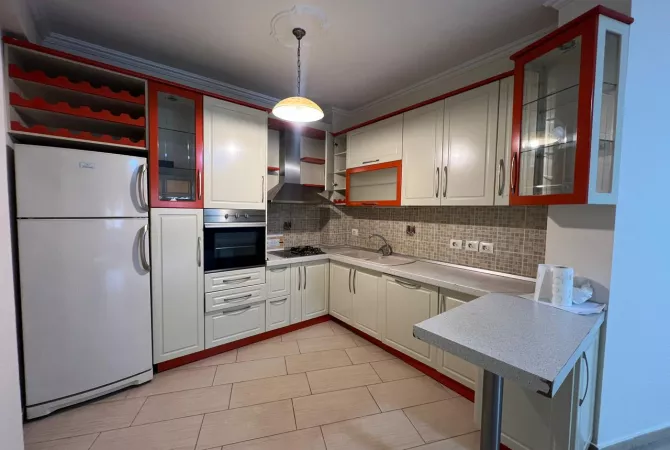 Shtepi me qera 2+1 ne Tirane - 1,000 Euro