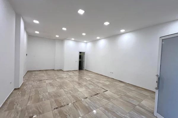 Business Property for Rent 3+1 in Tirana - 40,000 Leke