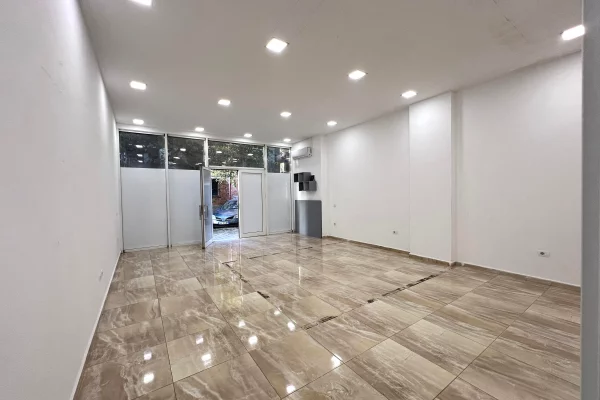 Business Property for Rent 3+1 in Tirana - 40,000 Leke