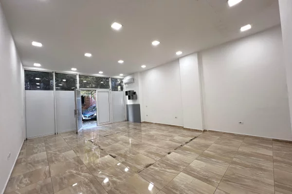 Business Property for Rent 3+1 in Tirana - 40,000 Leke