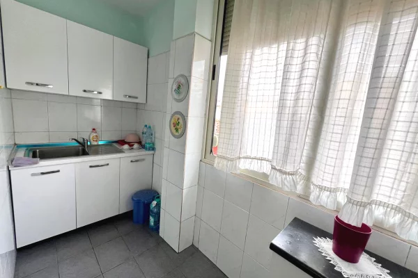 Shtepi me qera 2+1 ne Tirane - 600 Euro